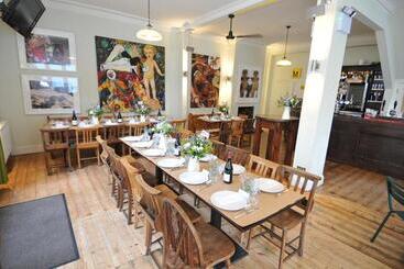 צימר The Grange Pub