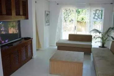 تختخواب و صبحانه Ridgesea Guest House