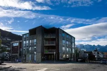 هتل Lylo Queenstown