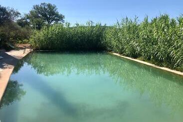 ベッドアンドブレックファースト Domaine Du Clos D Alari Chambres D Hôtes Au Milieu Des Vignes