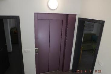 هتل The Blue Corner Apartments