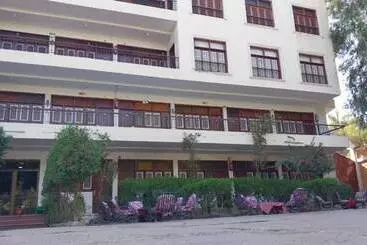 Rezeiky Hotel & Camp