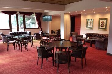 Country Club Hotel & Suites