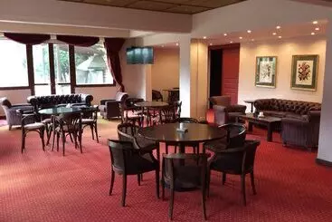 Country Club Hotel & Suites