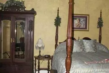 Robins Nest Bed & Breakfast