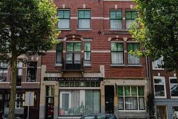 هتل De Jonker Urban Studios & Suites