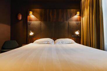 בית מלון כפרי De Jonker Urban Studios & Suites