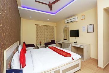 Hotelli Oyo 4230  Richi Regency 1