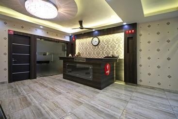 هتل Oyo 5540 Etiler