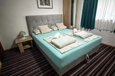 تختخواب و صبحانه Guest House Nana