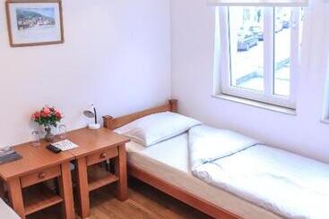 住宿加早餐  Pansion Centar