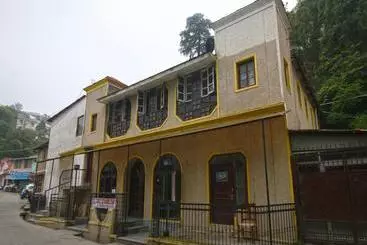 هتل Barlow Villa