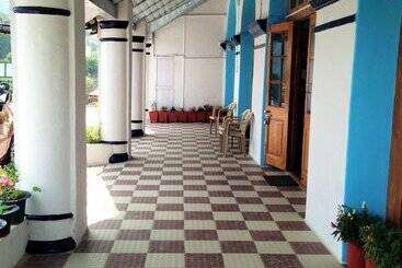 Prince Hotel Mallroad