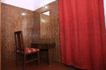 Prince Hotel Mallroad