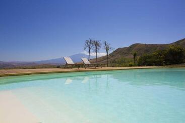 هتل Rocca Dei Saraceni