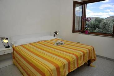 Отель Li Menduli Residence