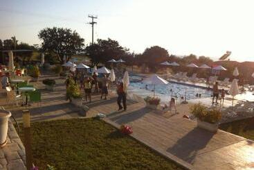 Szálloda Fournia Village