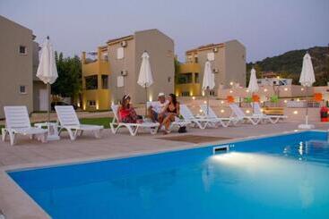 ホテル Fournia Village