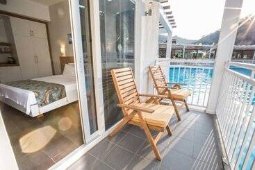 Mozaik Swim Up Hotel And Apartments