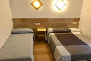 ユースホステル Hostal Casa Torrent