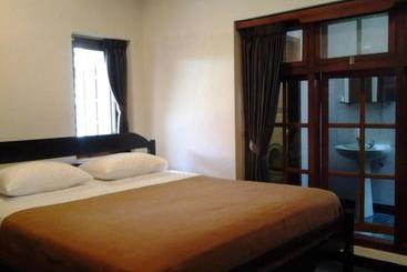 הוסטל Krowi Inn