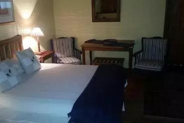Bed & Breakfast Over The Mountain Guest Farm