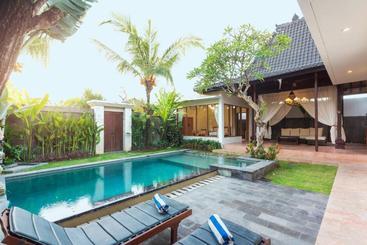 호텔 Anyar Sari Villa