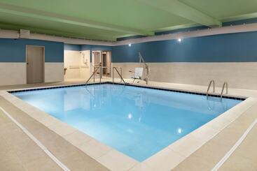 هتل Holiday Inn Express & Suites Cincinnati South Wilder, An Ihg