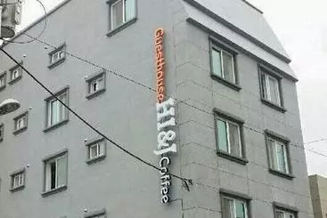 Hi & J Guesthouse Hostel