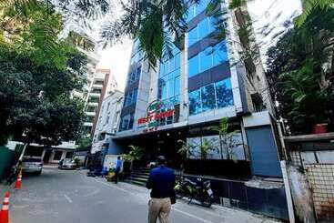 هتل West Park Inn