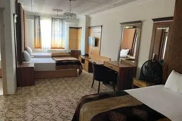 Yenä°van Otel