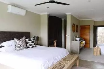 آپارتمان‌های توریست‌ها Tamboti River Lodge