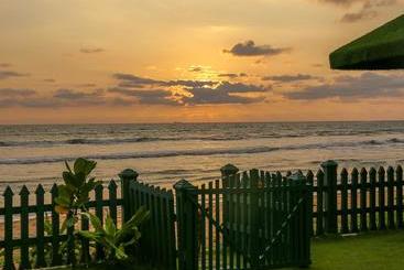 فندق Clive Garden Beach