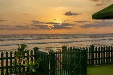 Hotel Clive Garden Beach