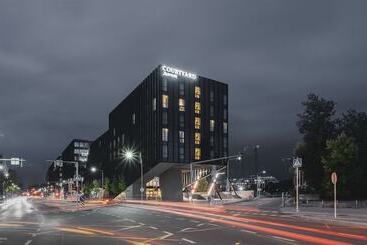 هتل Courtyard By Marriott Vilnius City Center