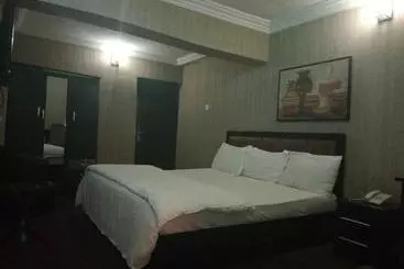هتل Jat Suites