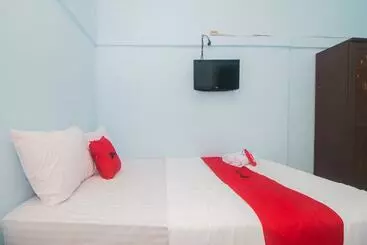 Hotel Reddoorz Near Pantai Boom