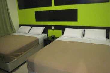 בית מלון כפרי Tropicana Inn