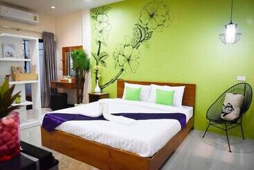 Hotel Warintorn Court