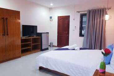 בית מלון כפרי Warintorn Court