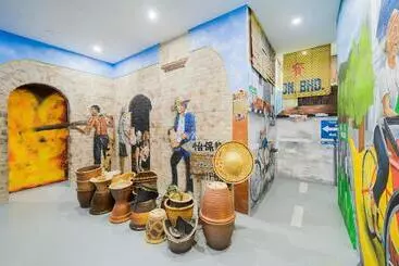 ホテル Winggarden Murals House