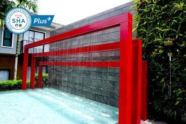 استراحتگاه The Lake Chalong Hotel Sha Plus