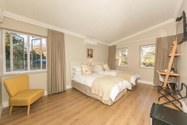 Hotel Amberhall Guesthouse