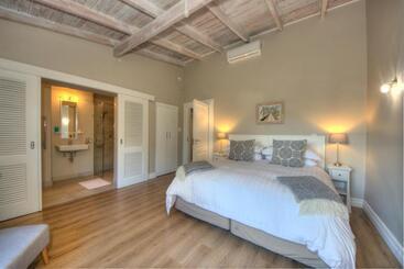 هتل Amberhall Guesthouse