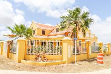 تختخواب و صبحانه Landhuis Belnem Bonaire