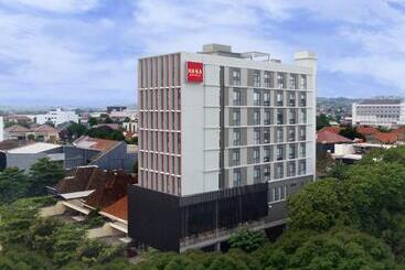 Up Peak Hotel Simpang Lima Semarang Formerly Ha Ka Simpanglima Hotel Semarang