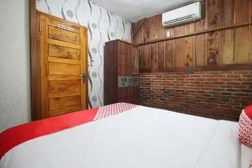 Hotell Oyo 2779 Villa Gardenia Syariah