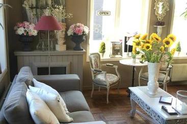 تختخواب و صبحانه Huyze Peppins