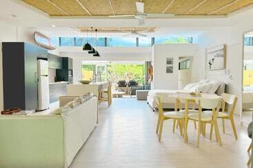 Жильё для туристов Driftwood Villa S   Scotts Head