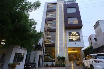 Hotel Gurveer Royal